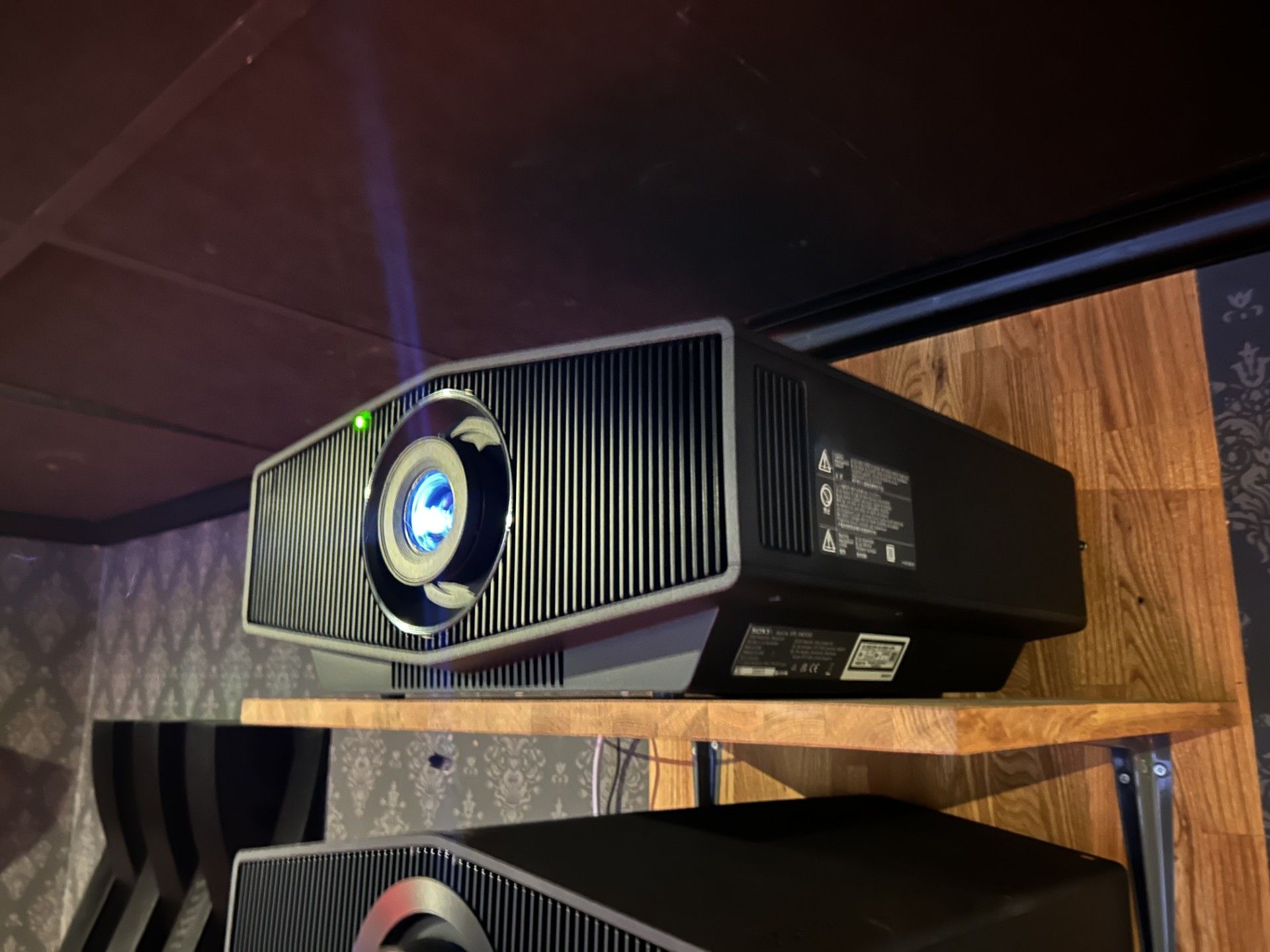 Sony Bravia 7 XW5100 testad och uppsatt i butiken i Frölunda